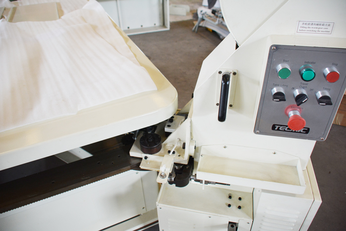 FB6 tape edge machine with sensor control and auto slow-down at the corner