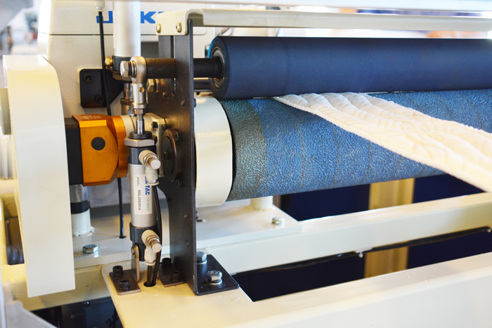 long lasting Urethane roller on SKB double serging machine.JPG